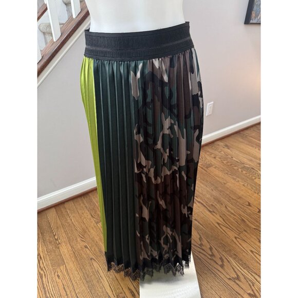 Le Superbe Urban Camo Pleat Midi Skirt Black Mixed Print Size Large - Picture 6 of 8